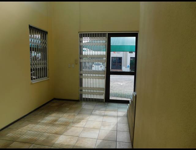 125M² OFFICE TO LET IN RANDPARK RIDGE